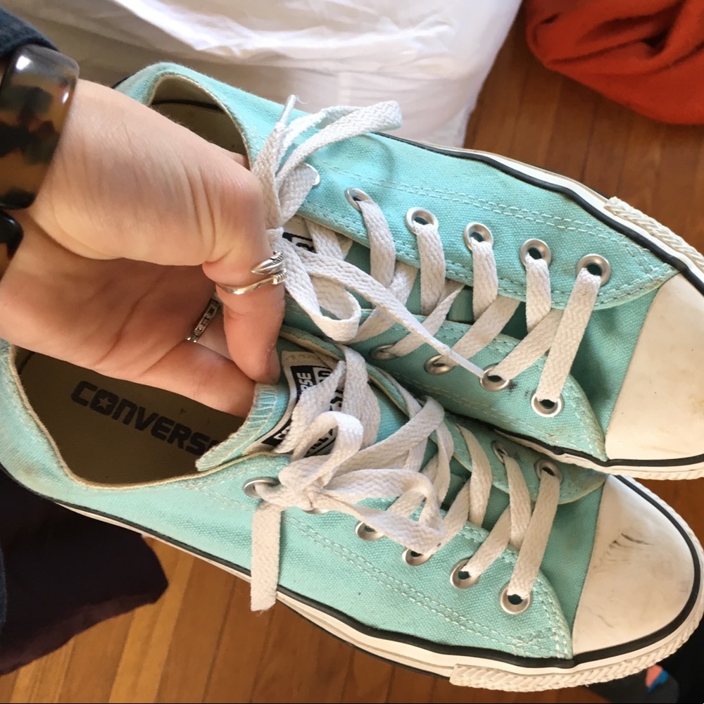 Size 8 light blue converse