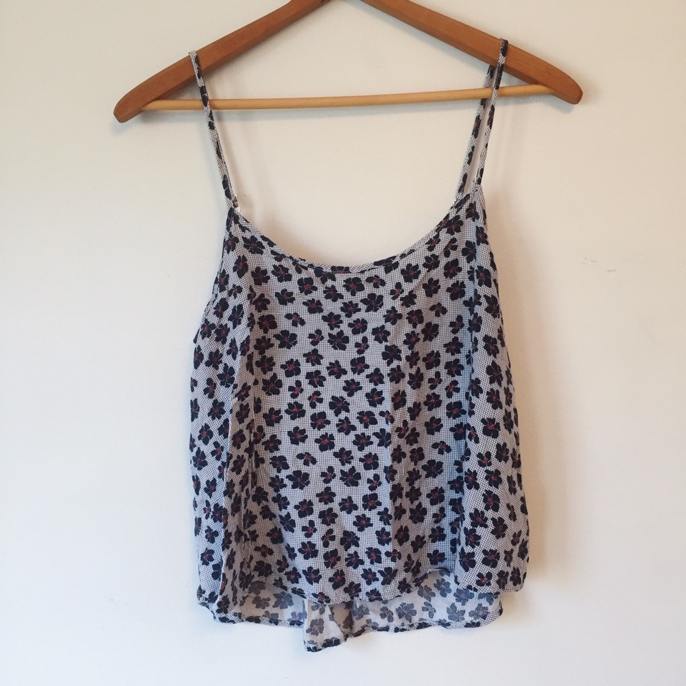 Urban Outfitters Cut Out Back Flowy Crop Top 🌺💙 - Picture 3 of 5