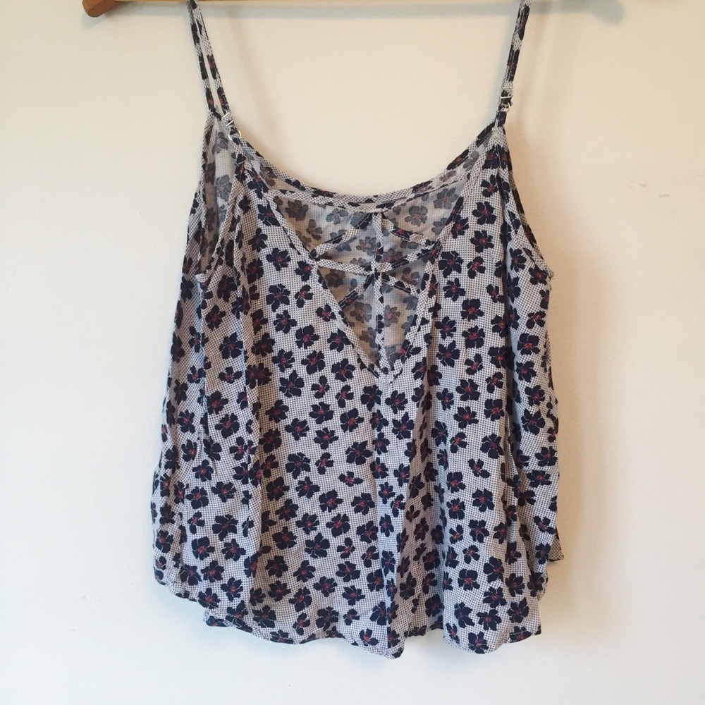 Urban Outfitters Cut Out Back Flowy Crop Top 🌺💙 - Picture 4 of 5