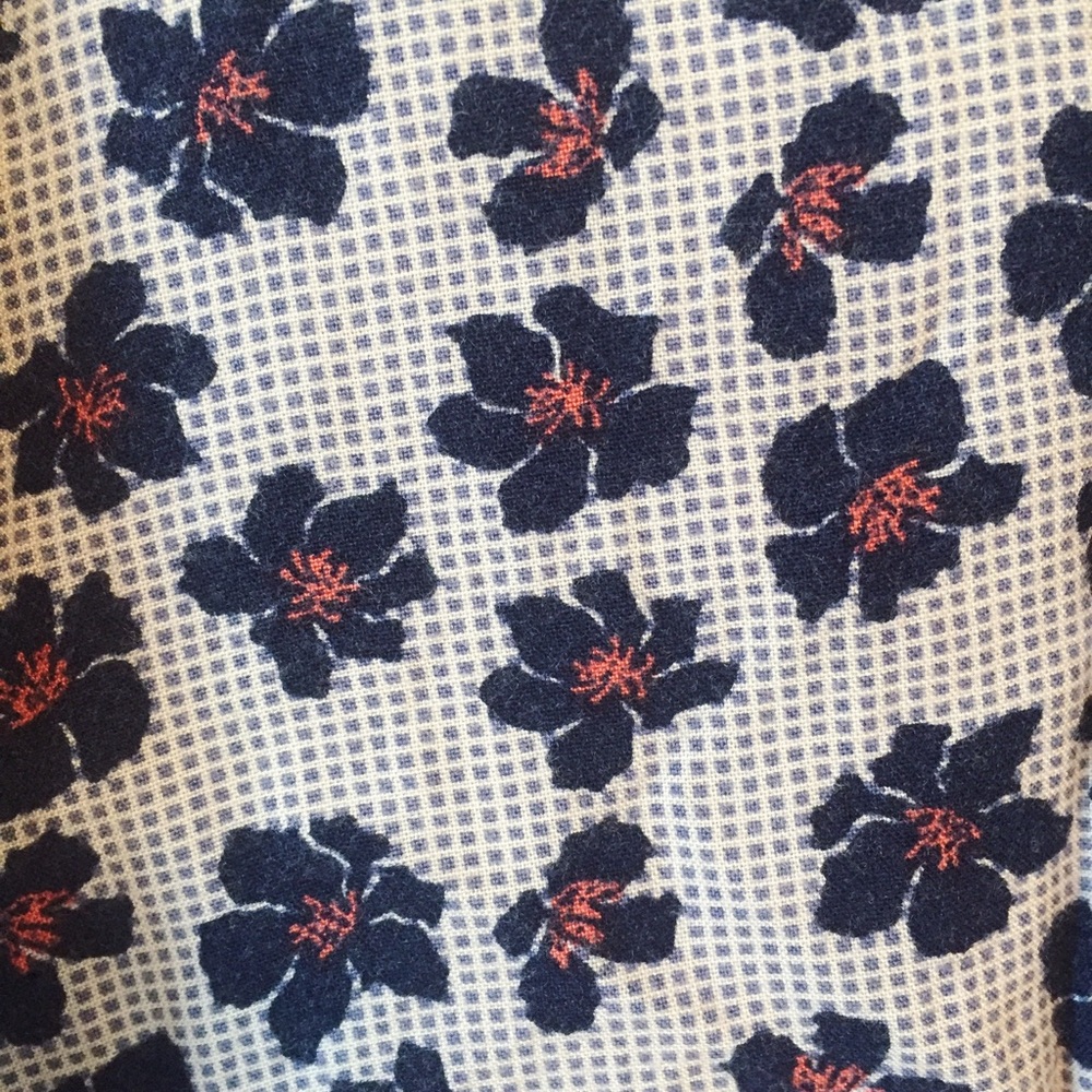 Urban Outfitters Cut Out Back Flowy Crop Top 🌺💙 - Picture 5 of 5