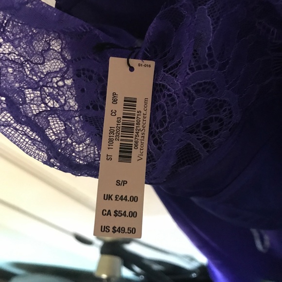 Victoria secret slip NWT - Picture 2 of 3