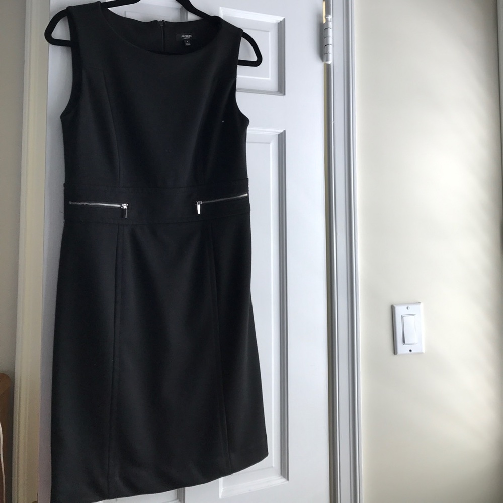 Premise dress zipper in back