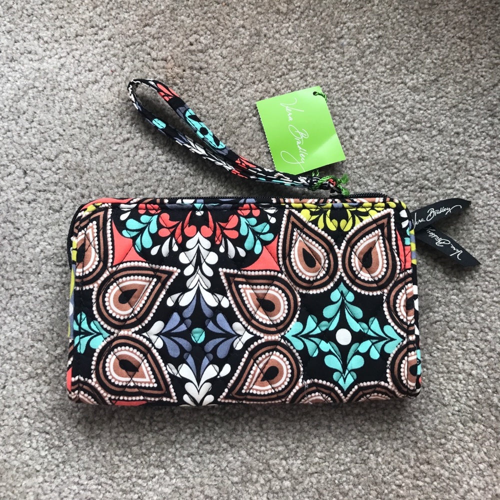Front zip wristlet