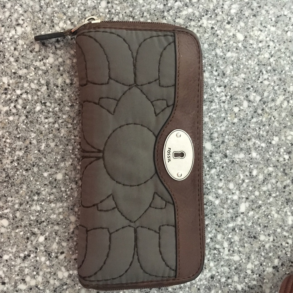 Fossil wallet (matching purse in separate buy)