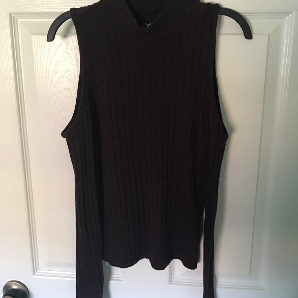 Never worn American eagle cold shoulder top