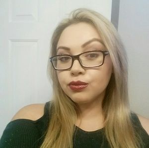 Meet your Posher, Cassandra