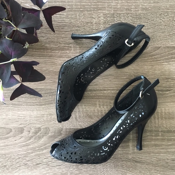 BCBGirls Black Leather Peep Toe - Picture 1 of 6