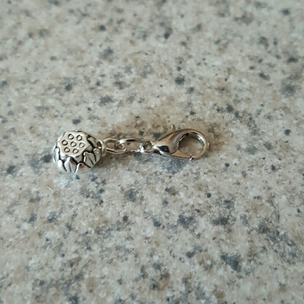 Mini lotus flower silver charm pendant minimalist - Picture 4 of 8