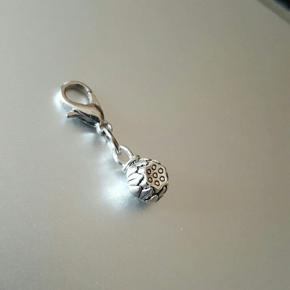 Mini lotus flower silver charm pendant minimalist - Picture 6 of 8