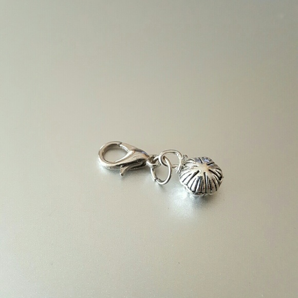 Mini lotus flower silver charm pendant minimalist - Picture 2 of 8