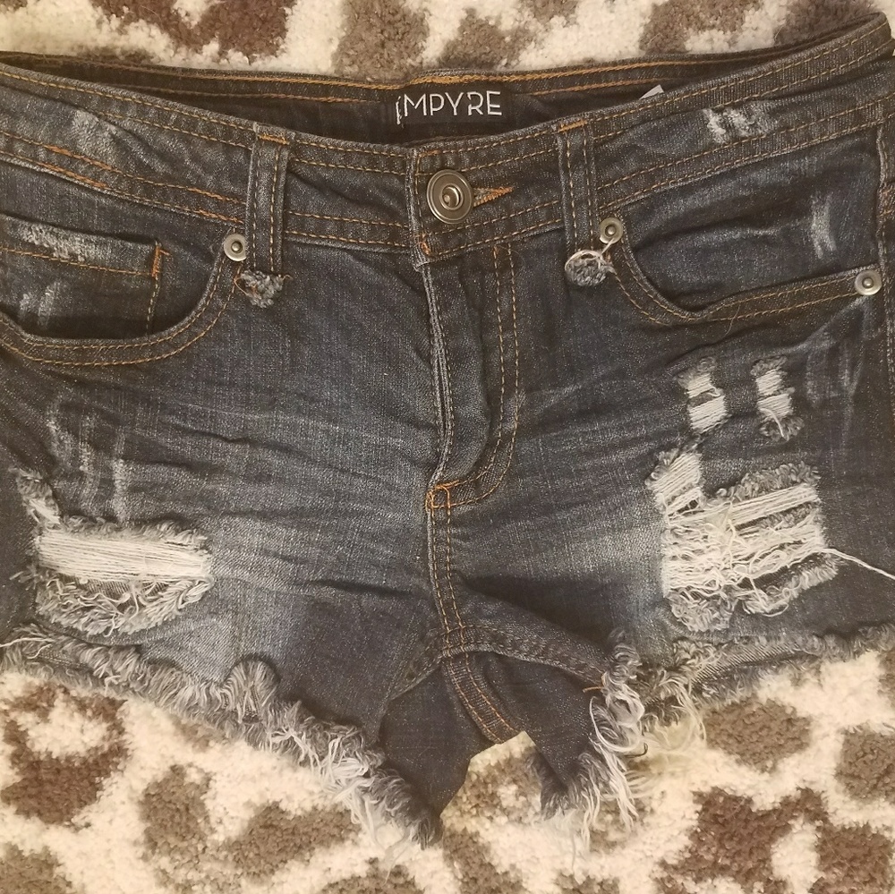 🌿EMPYRE DARK DISTRESSED DENIM SHORTS
