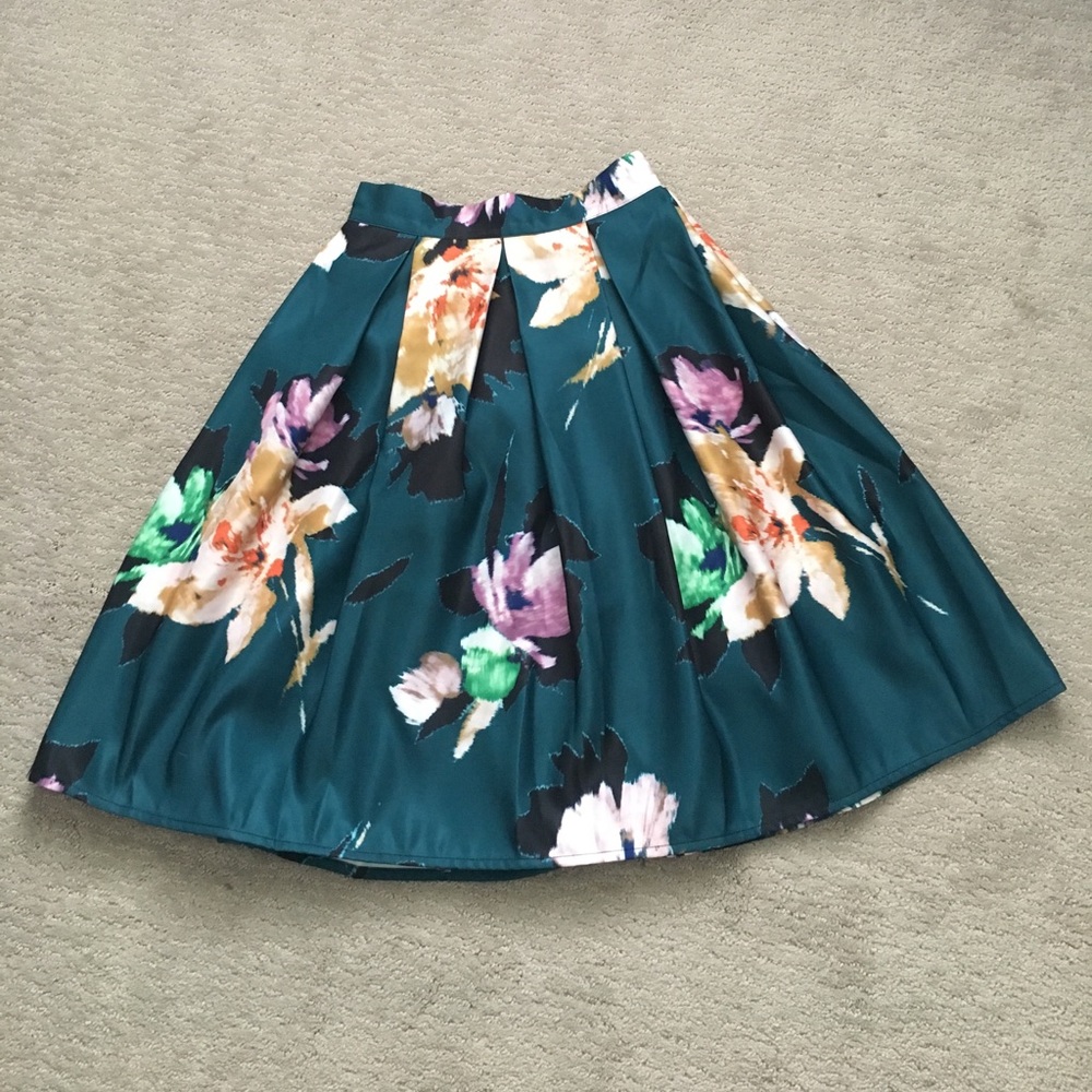 Chicwish floral illusion pleated skirt