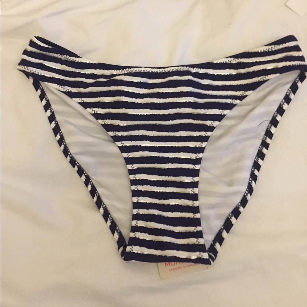 bikini - Picture 3 of 6