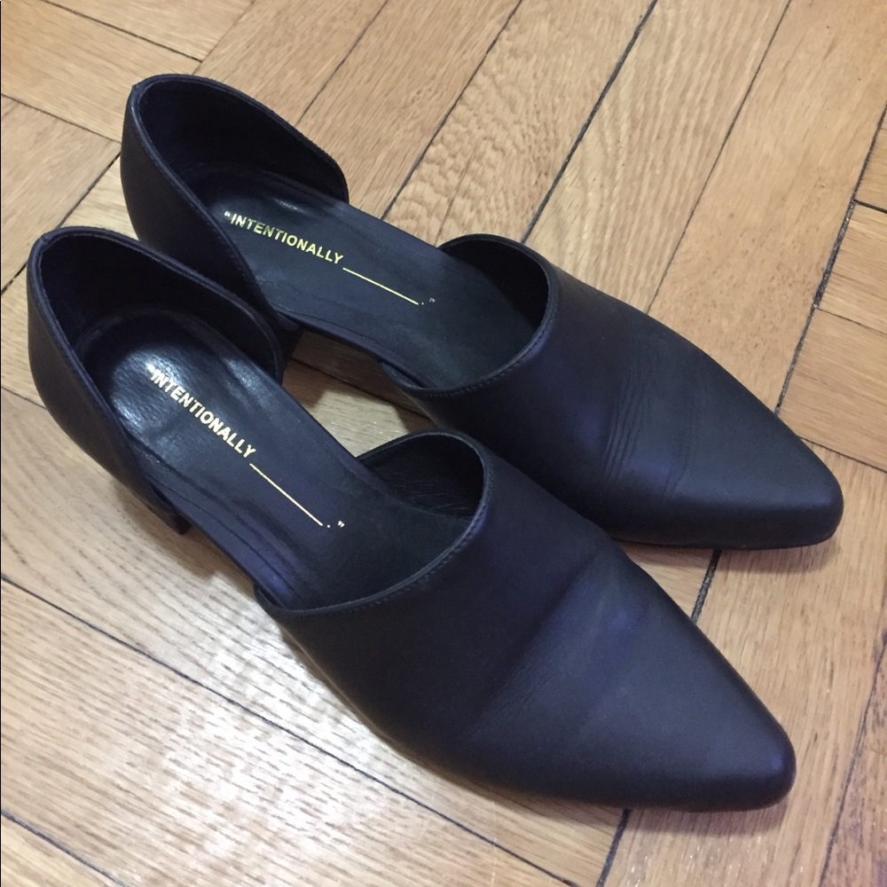 "Intentionally blank" Perf low size 38