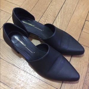 "Intentionally blank" Perf low size 38