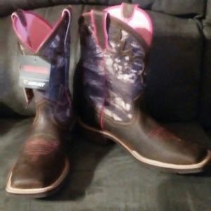 Ariat size 8 medium women's boots