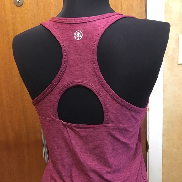 Workout top - Picture 2 of 7