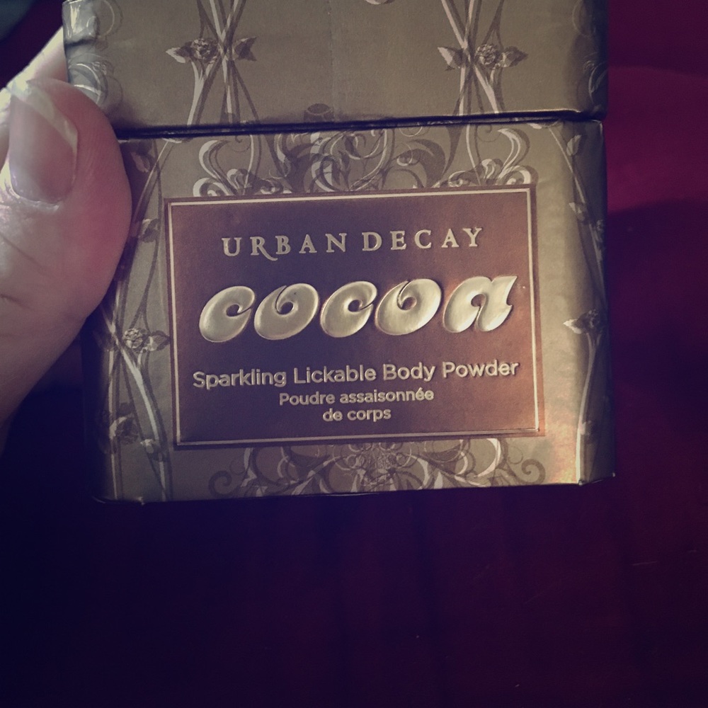 Urban Decay sparkling lickable body powder