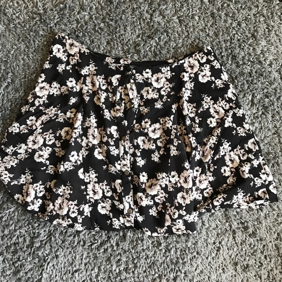 Floral skit - Picture 1 of 1