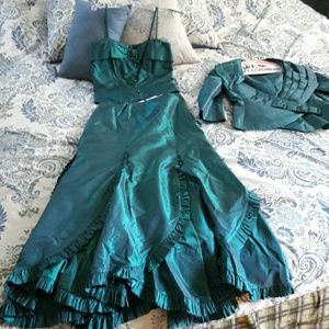 Stunning emerald green gown