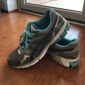 Women's Asics GT-1000 running shoes