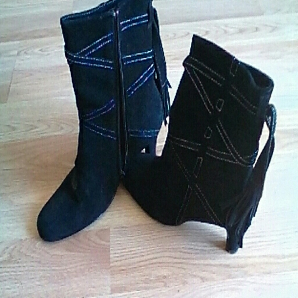 Suede boots