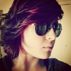 Meet your Posher, Laura