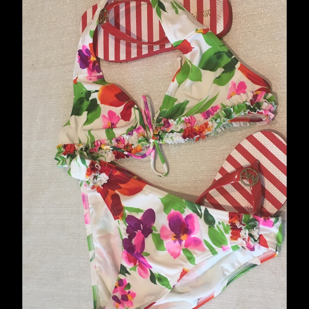 🎉SALE🎉EUC Floral Halter Bikini w/Ruffles MED