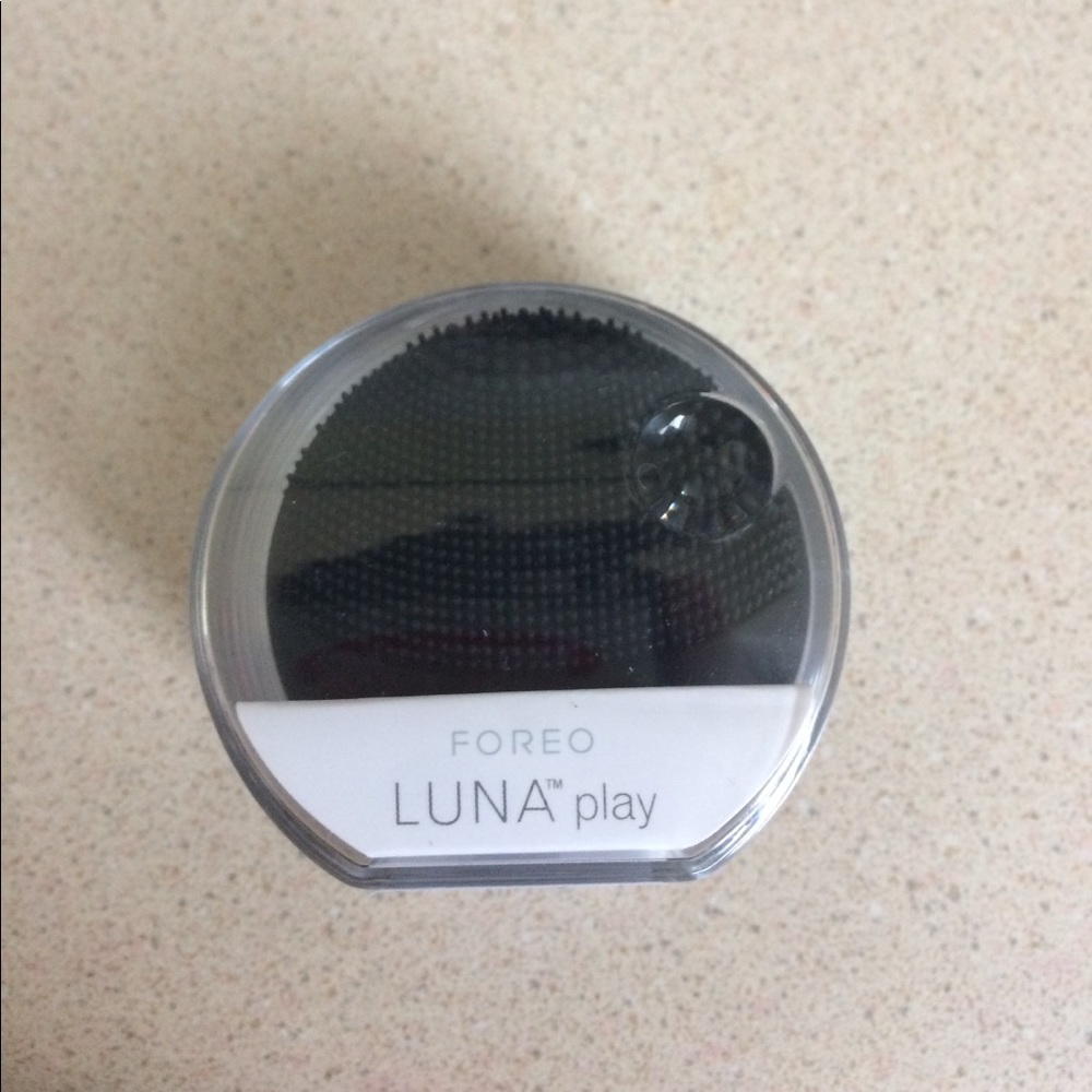 Foreo Luna Play in Midnight Black