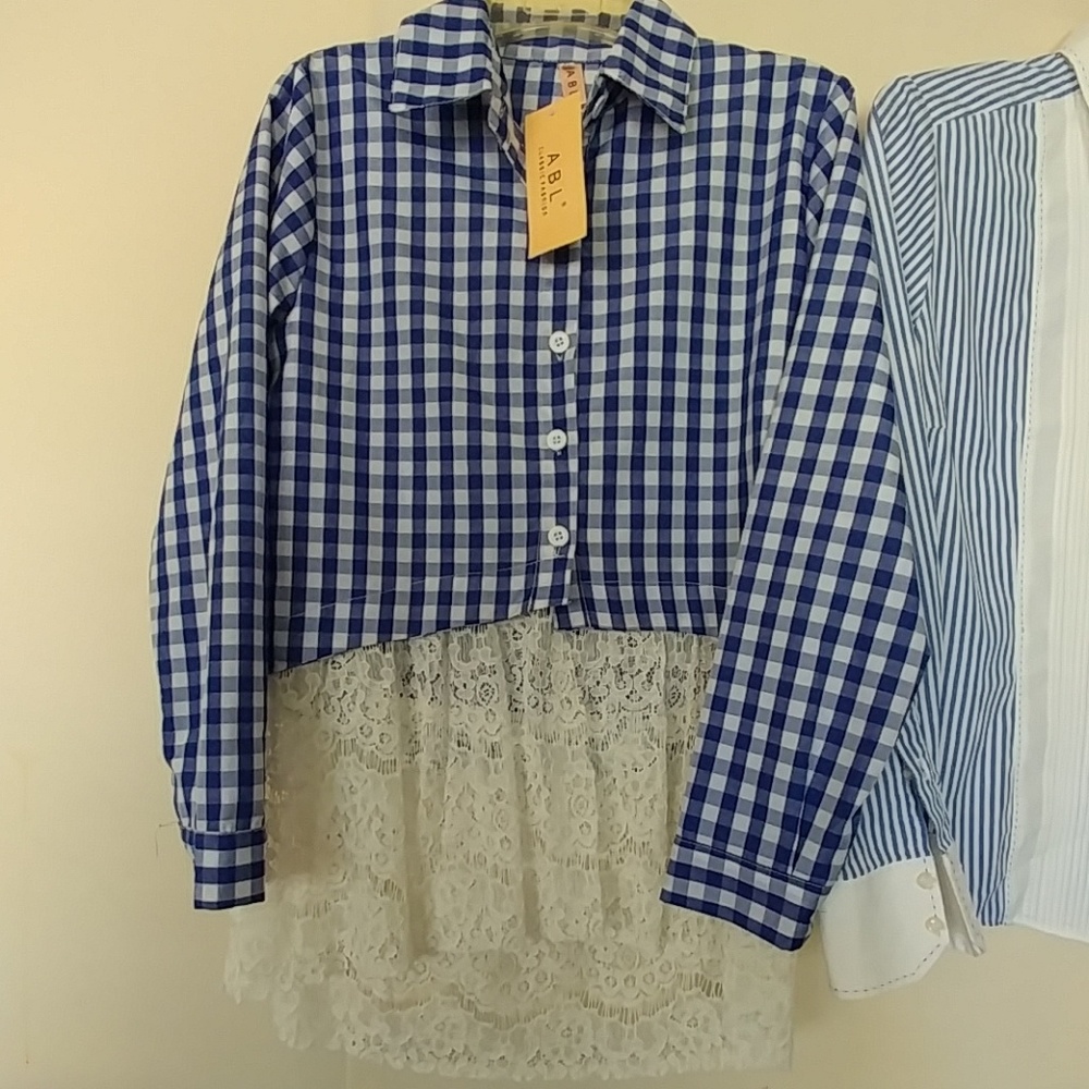 WOMEN'S BLUE PLAID & WHITE LACE BLOUSE SZ M/L - Picture 1 of 5