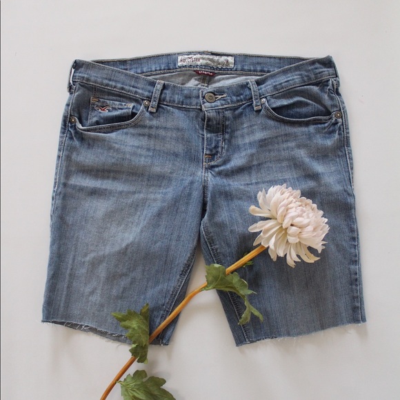 ♥️Host Pick 7/6♥️Hollister Denim Cut-Off Shorts - Picture 1 of 4