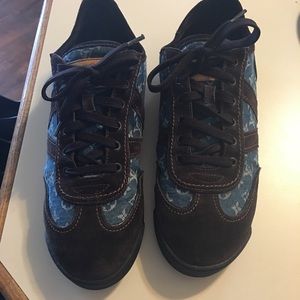 LV jean an brown  gym shoes