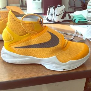 Nike Zoom Hyperrev 2016 Like New!! Worn Once!!
