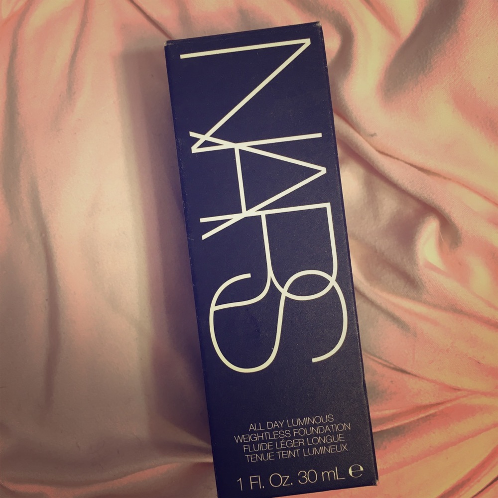NARS All Day Luminous Weightless Foundation