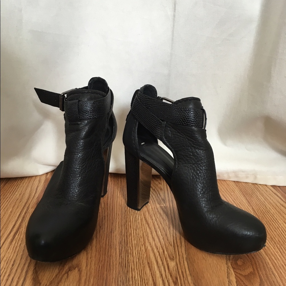 BCBG - cutout boots