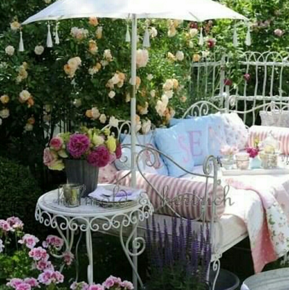 Meet your Posher, Linda's garden lounge