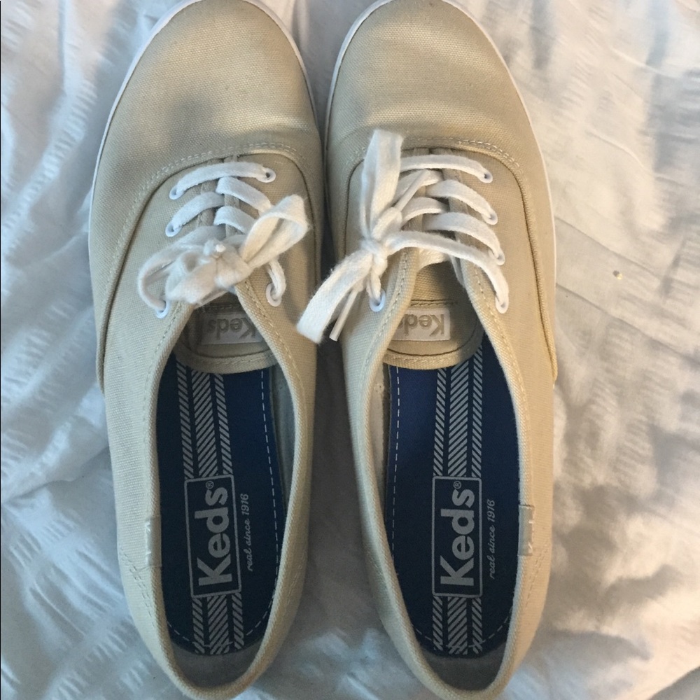 Keds tan tennis shoes