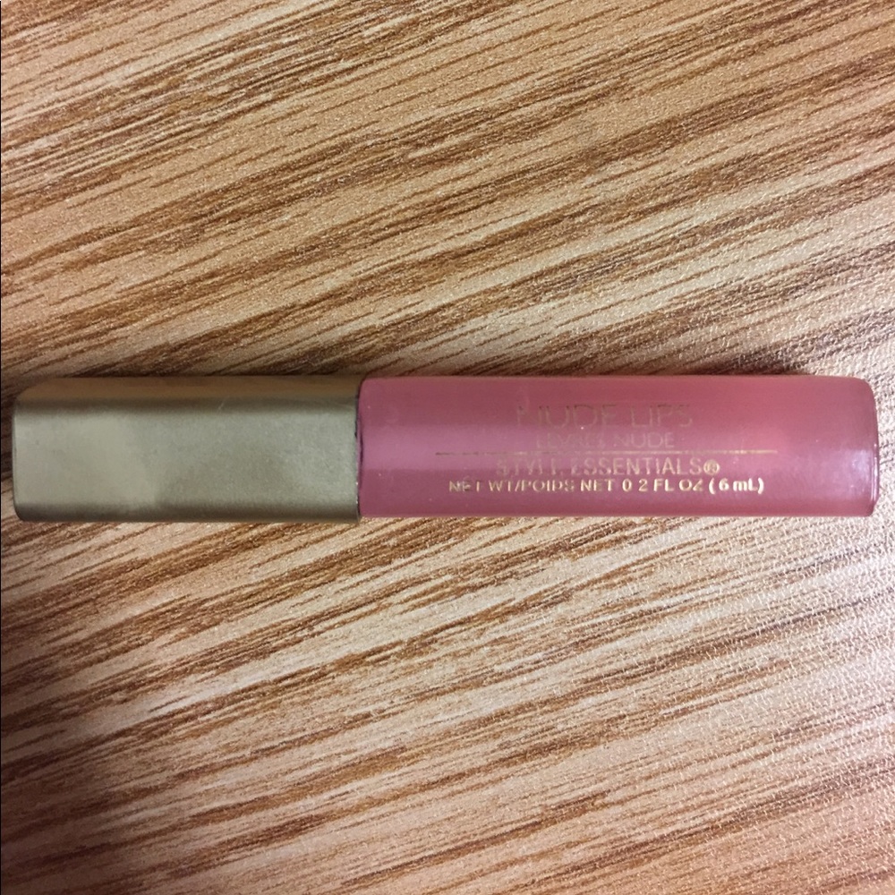 Nude lips lipgloss