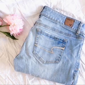 American Eagle Lightwash Bootcut Jeans Size 6L