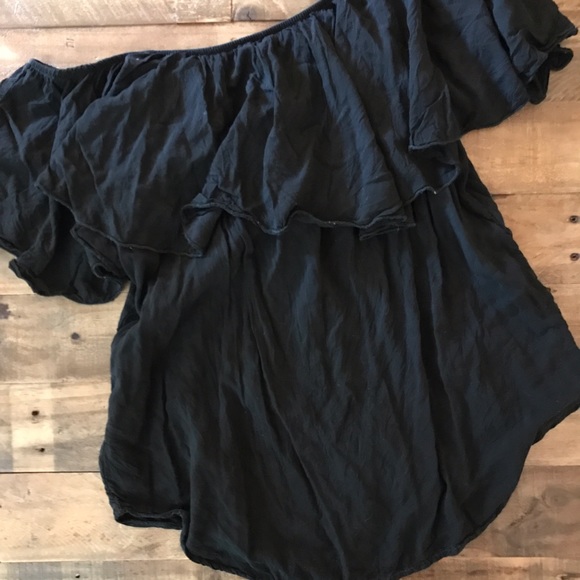 American Eagle Outfitters Tops - 💃🏻Off-the-Shoulder Ruffle Top💃🏻