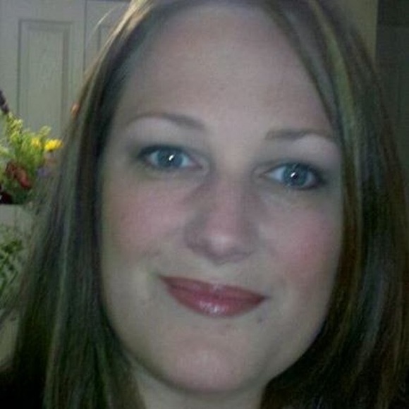 Meet your Posher, Laura - Picture 1 of 1