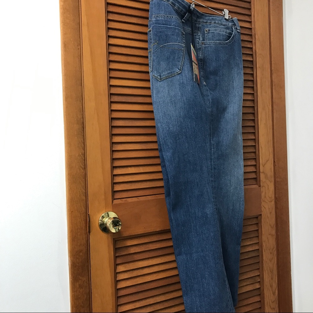 DKNY Jeans NWT 'Spring Street Jeans' - Picture 2 of 8