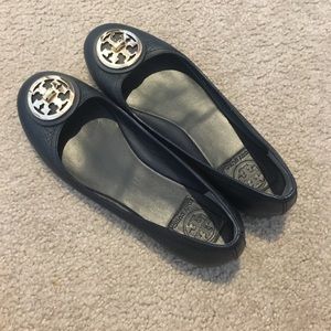 Classic Tory Burch flats in navy