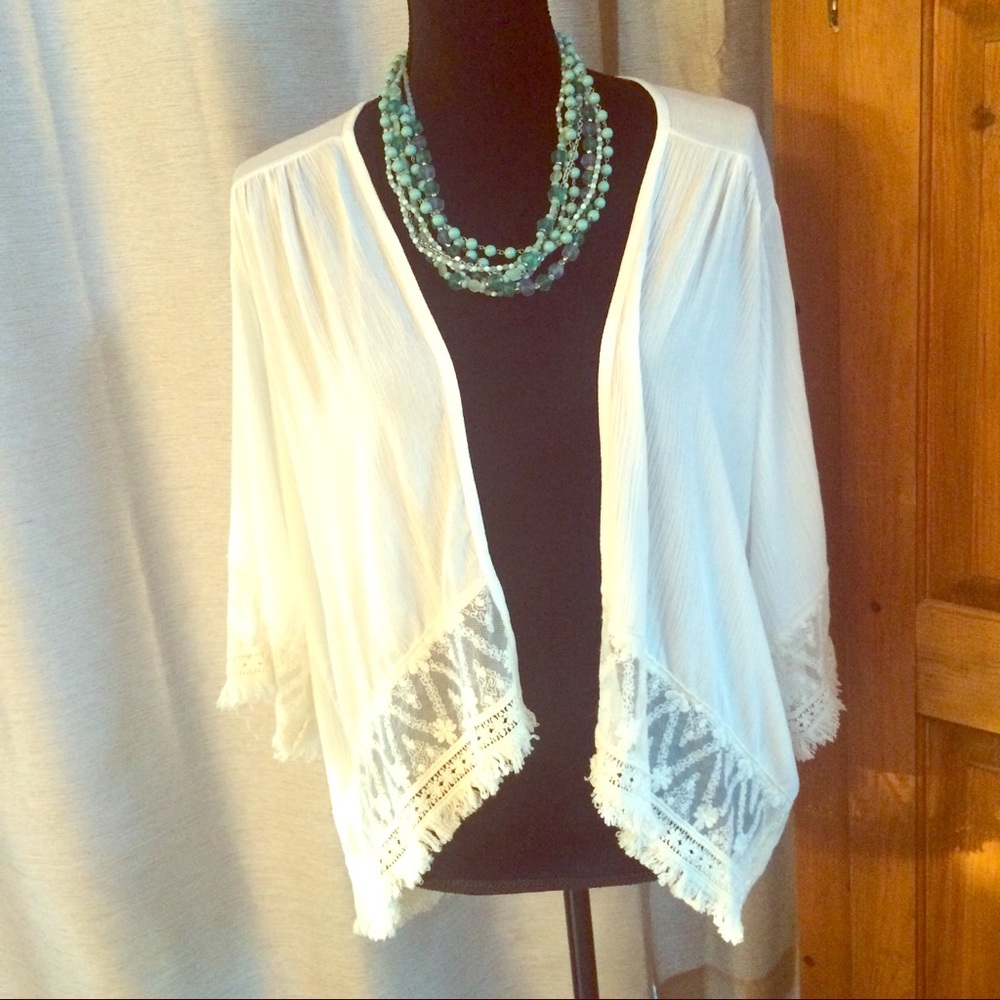 Gorgeous Ivory Lace Detail Kimono