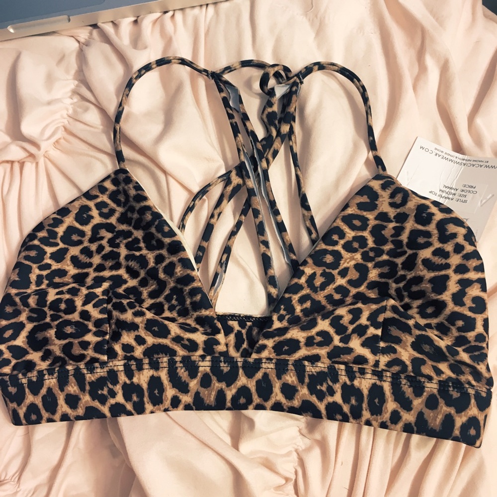 NWT acacia awapui top