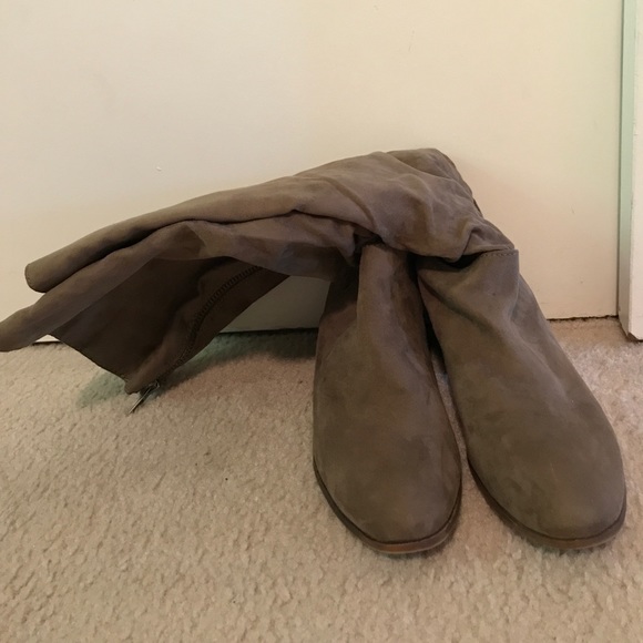 Boots - Picture 2 of 3