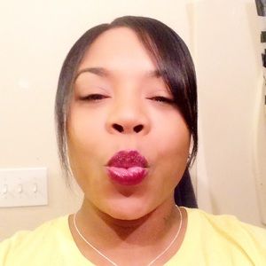 Meet your Posher, Iris