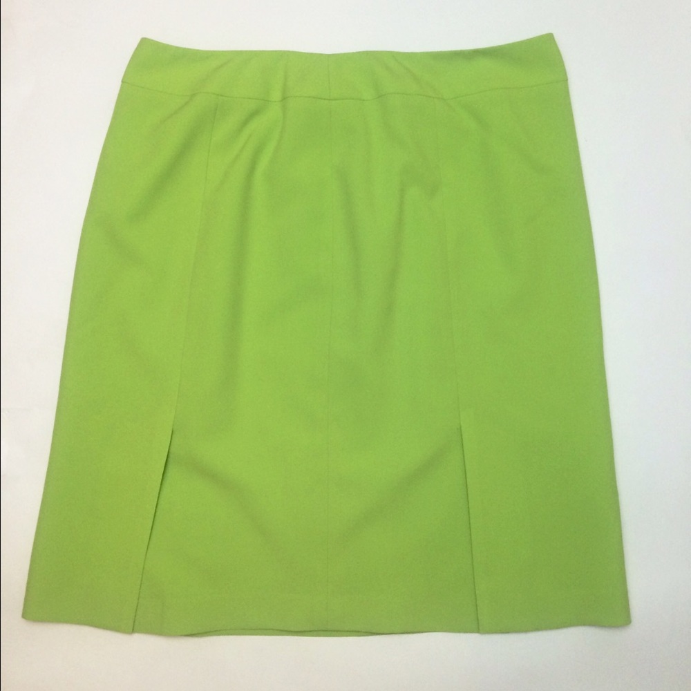 Neon green skirt 🔵