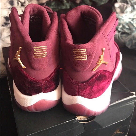 Red velvet 11s Jordan main image 4