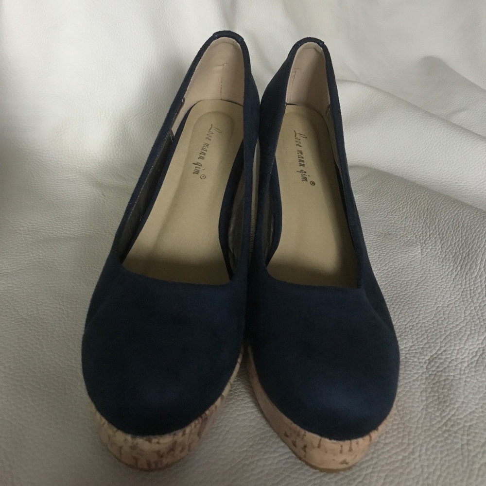 Shoes - Picture 2 of 4